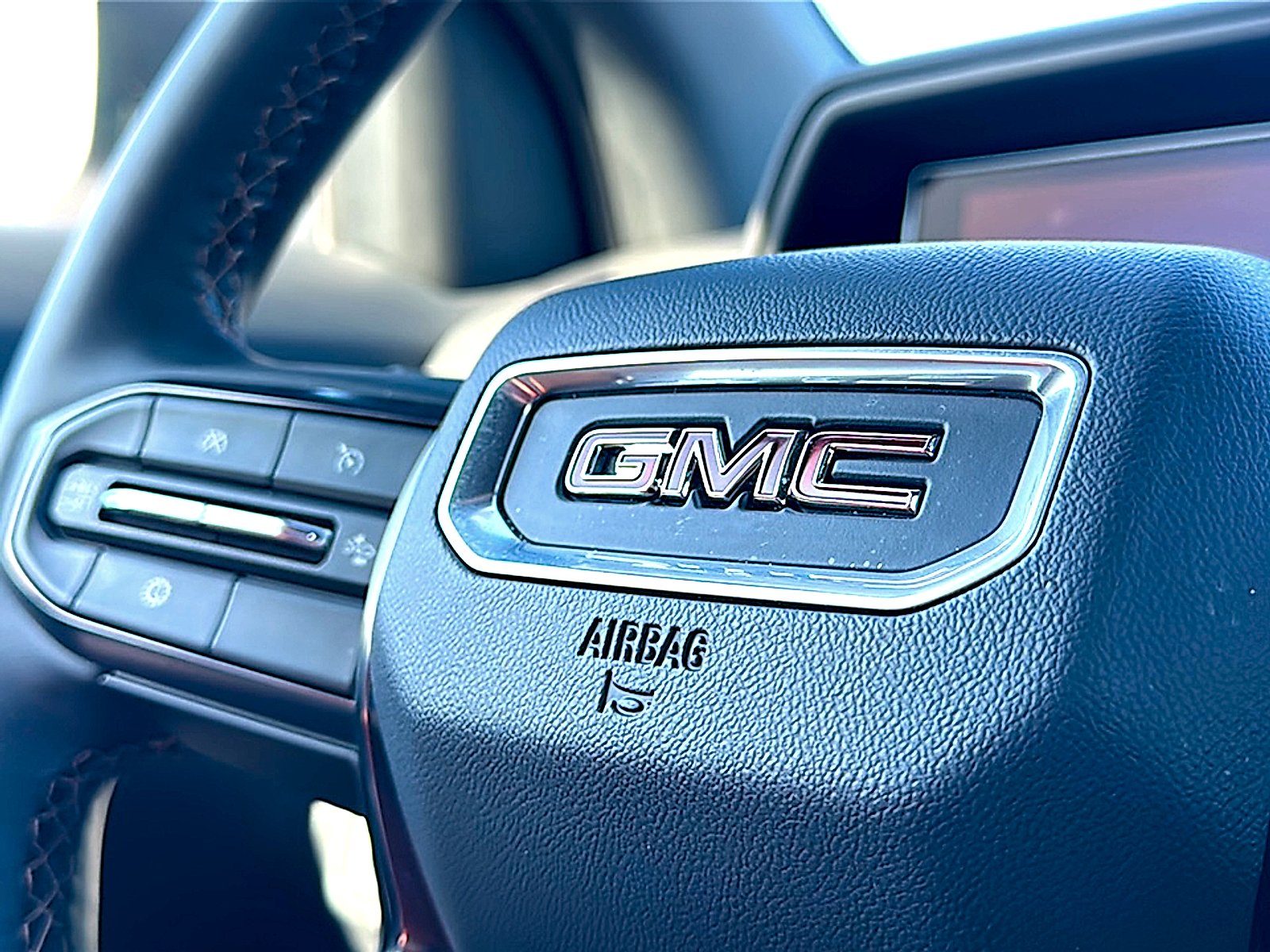 Used 2026 Summit White GMC AT4 image 30