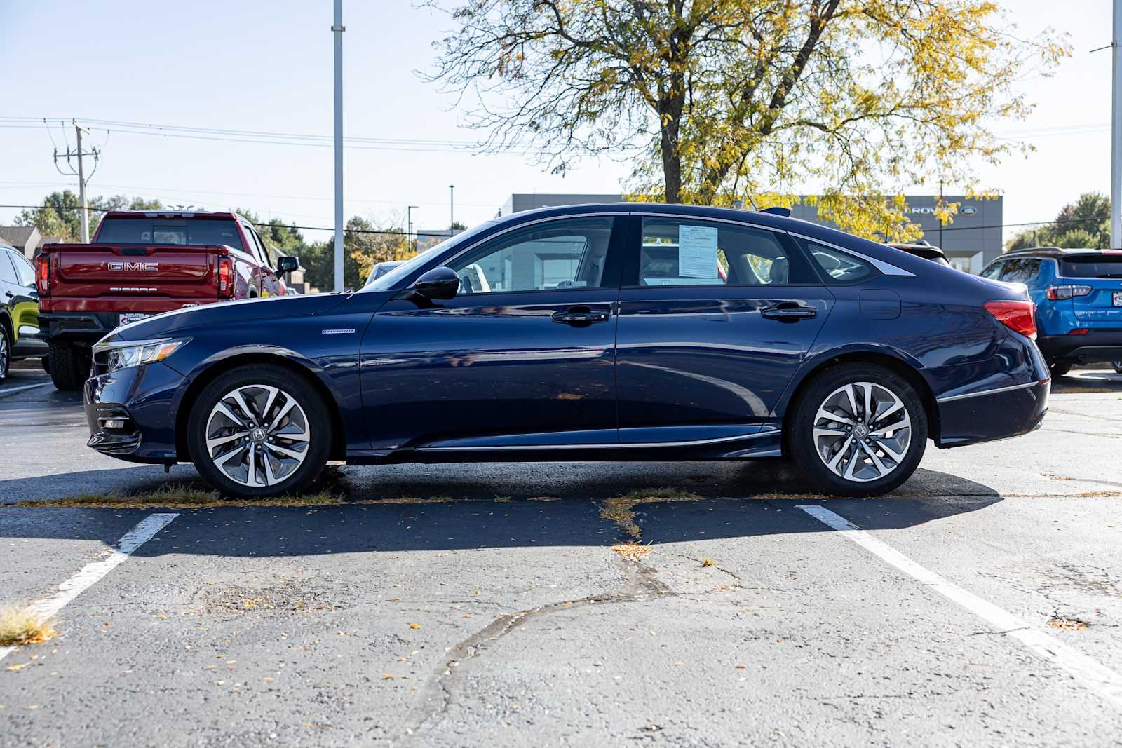 Used 2020 Obsidian Blue Pearl Honda EX image 4