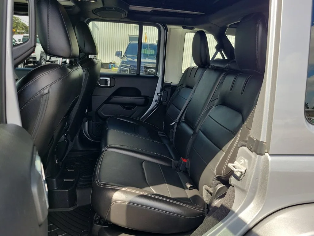 Used 2021 Silver Jeep Unlimited Sahara 4x4 image 25