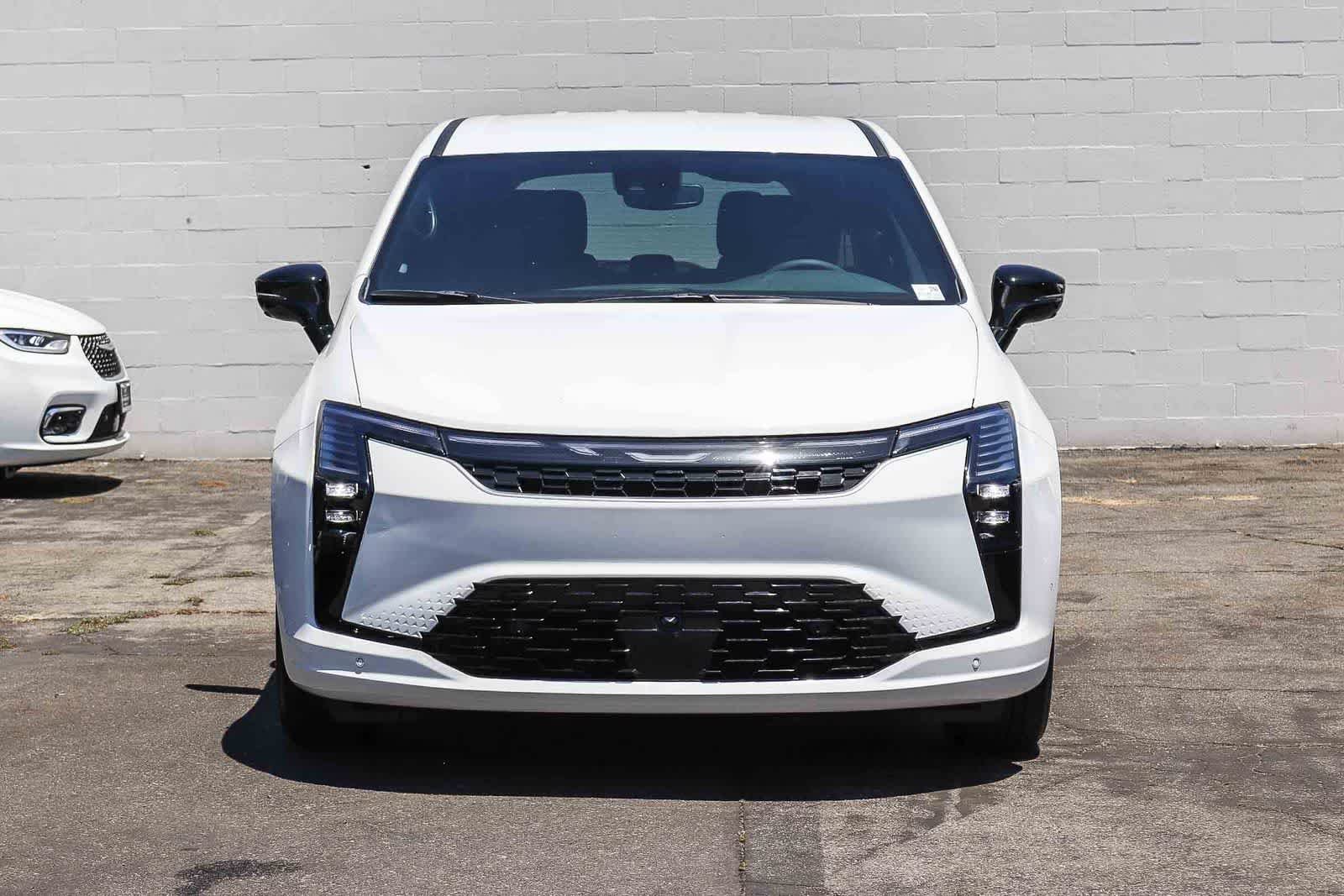 New 2027 Bright White Clear-Coat Exterior Paint Chrysler Select image 2