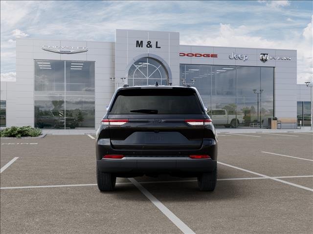 New 2026 Diamond Black Crystal Pearl-Coat Exterior Paint Jeep Altitude image 7