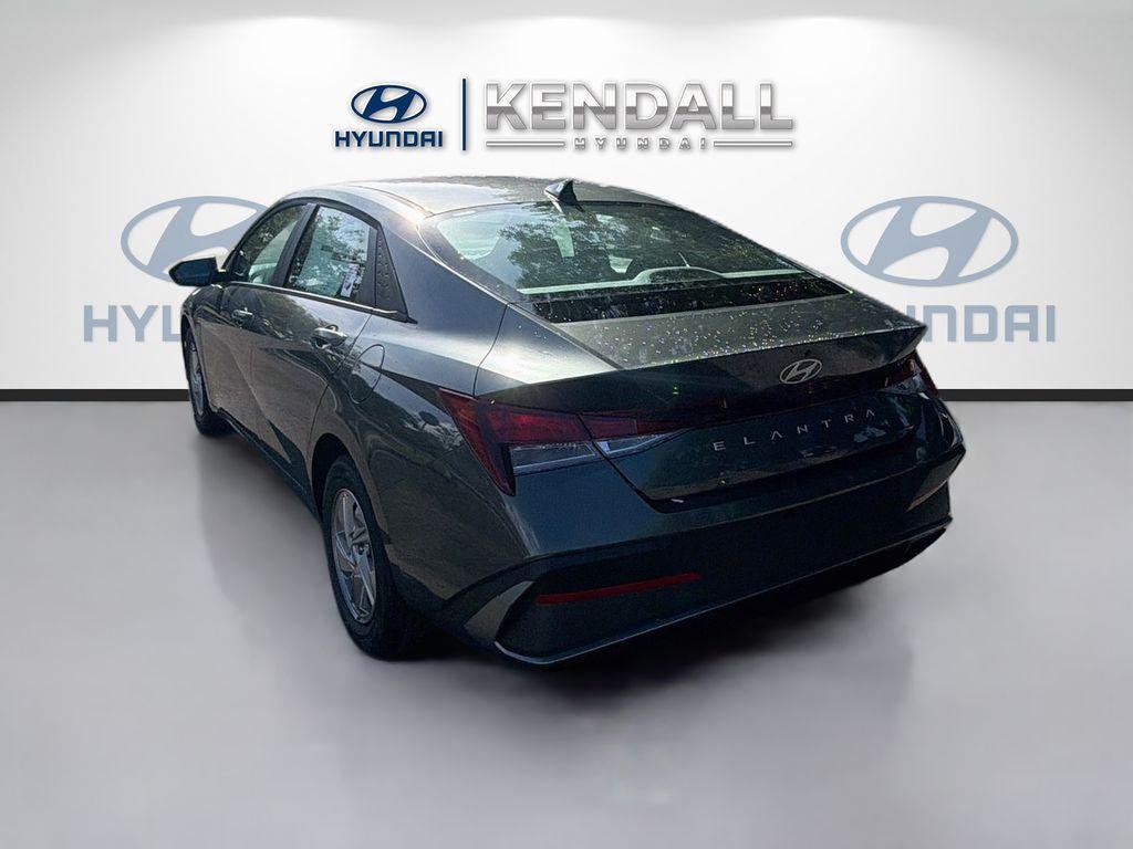 New 2026 Amazon Gray Hyundai SE image 4