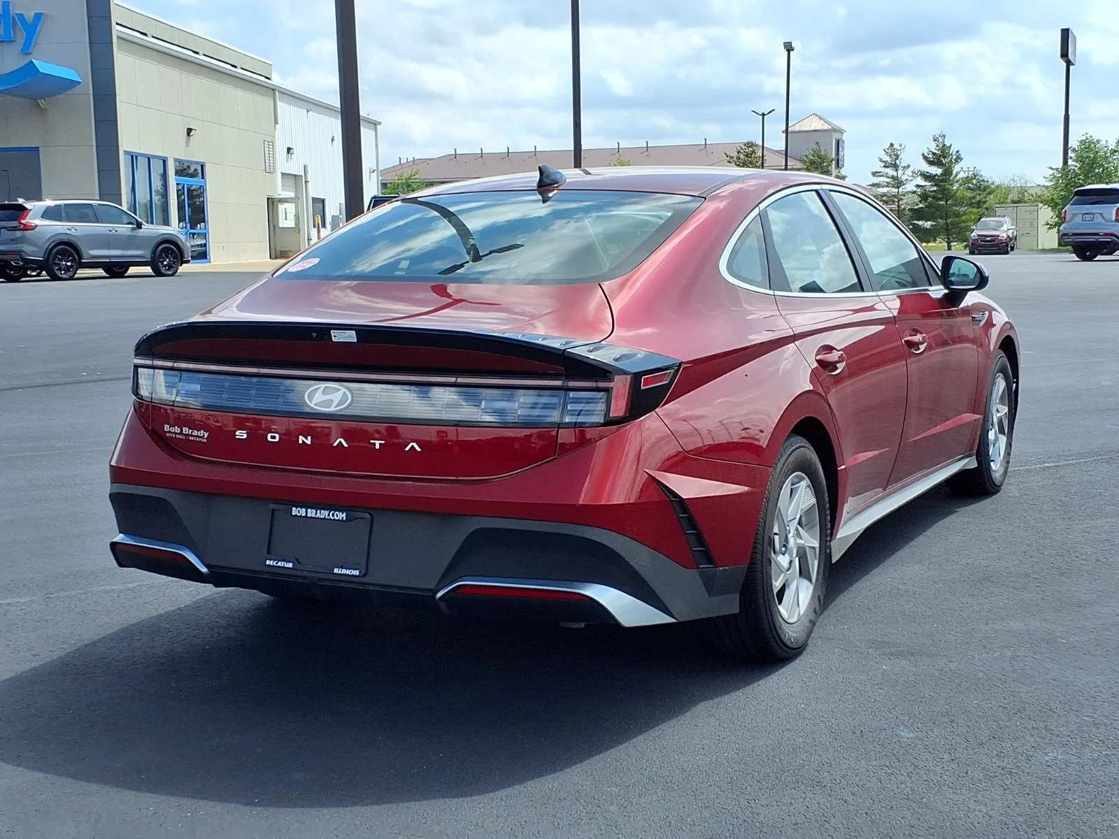 Used 2025 Ultimate Red Metallic Hyundai SE image 18