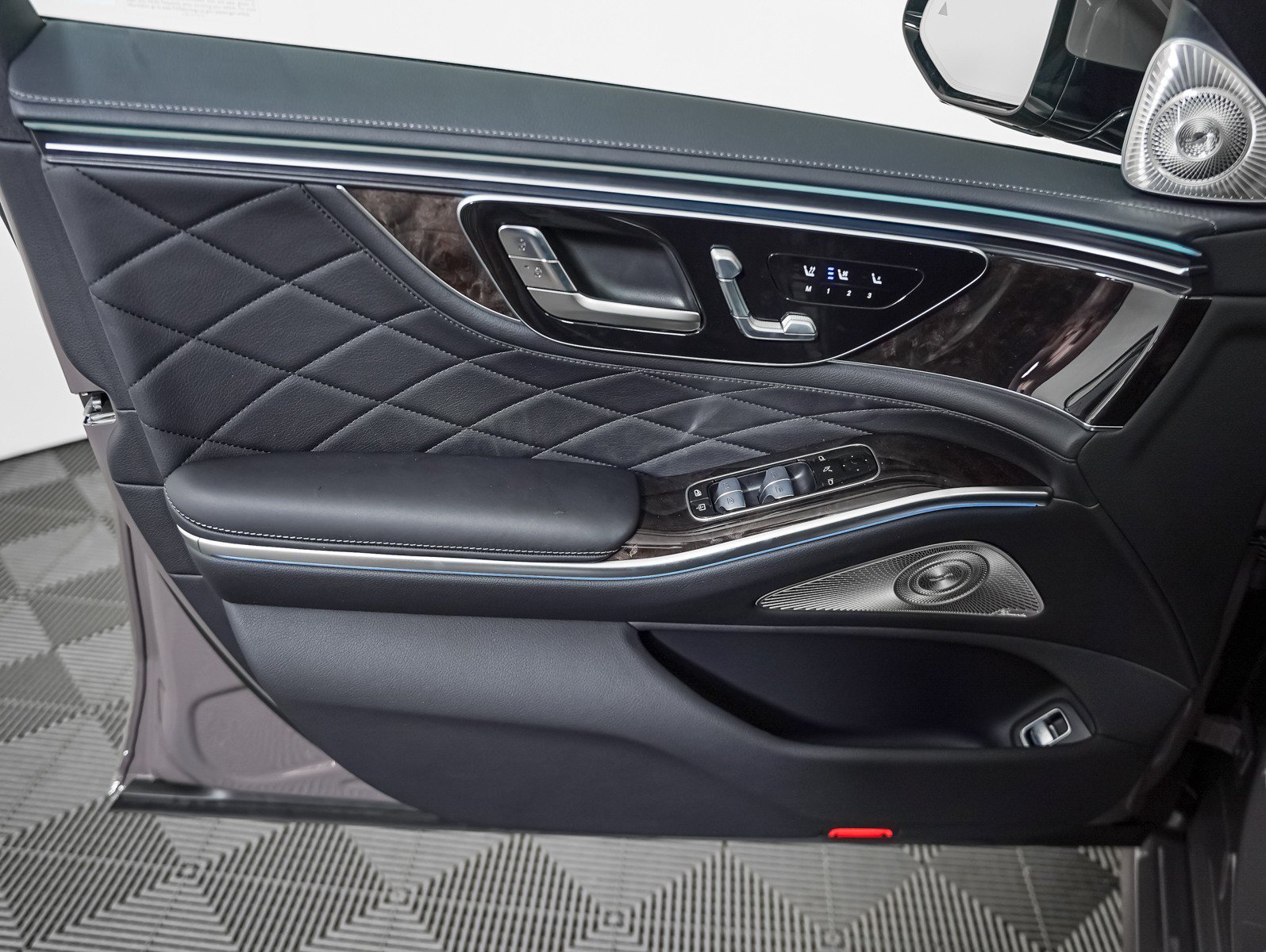 New 2027 Warm Grey Non-Metallic Mercedes-Benz S 580 image 23