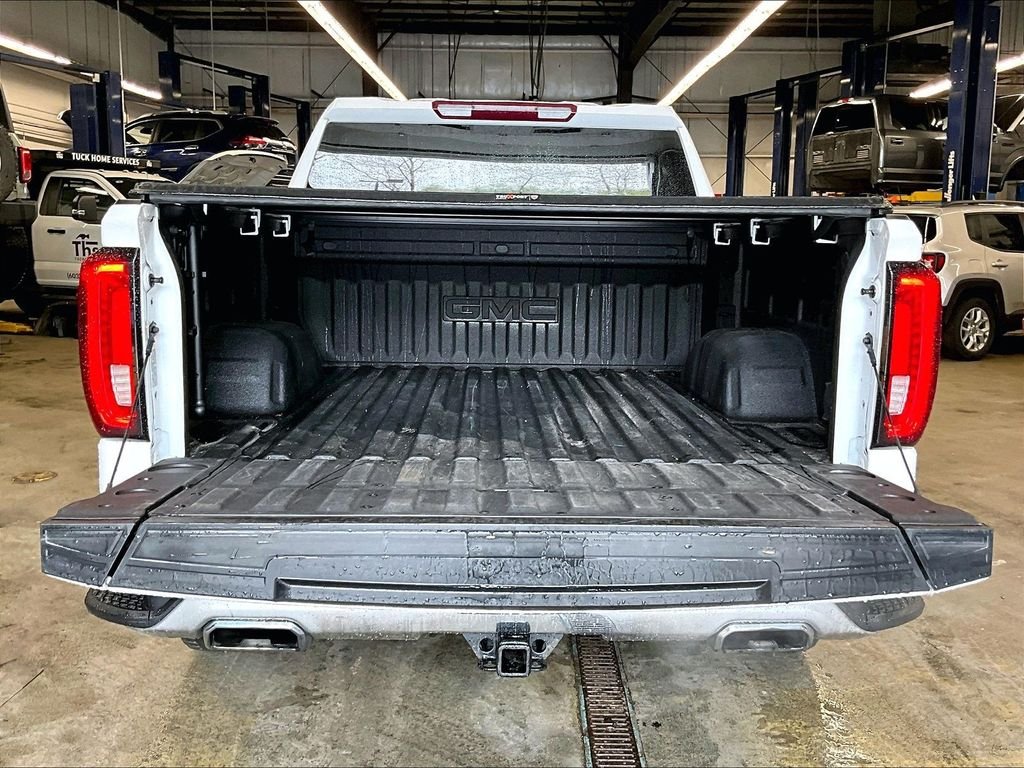 Used 2023 Summit White GMC SLT image 31