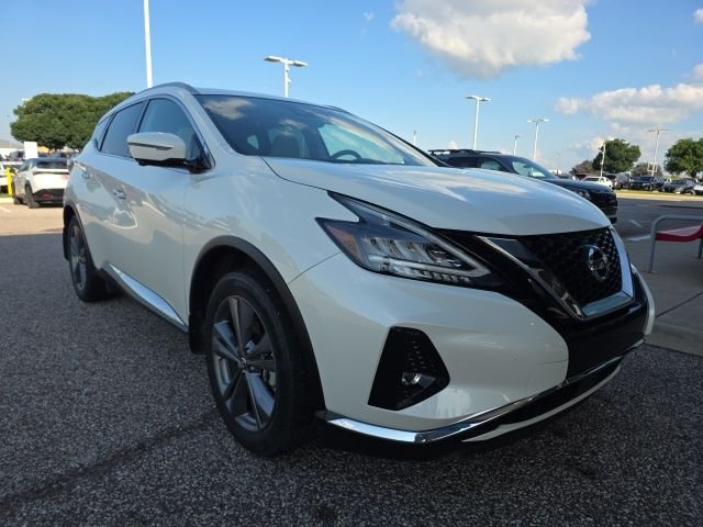 Used 2022 White Nissan Platinum image 1