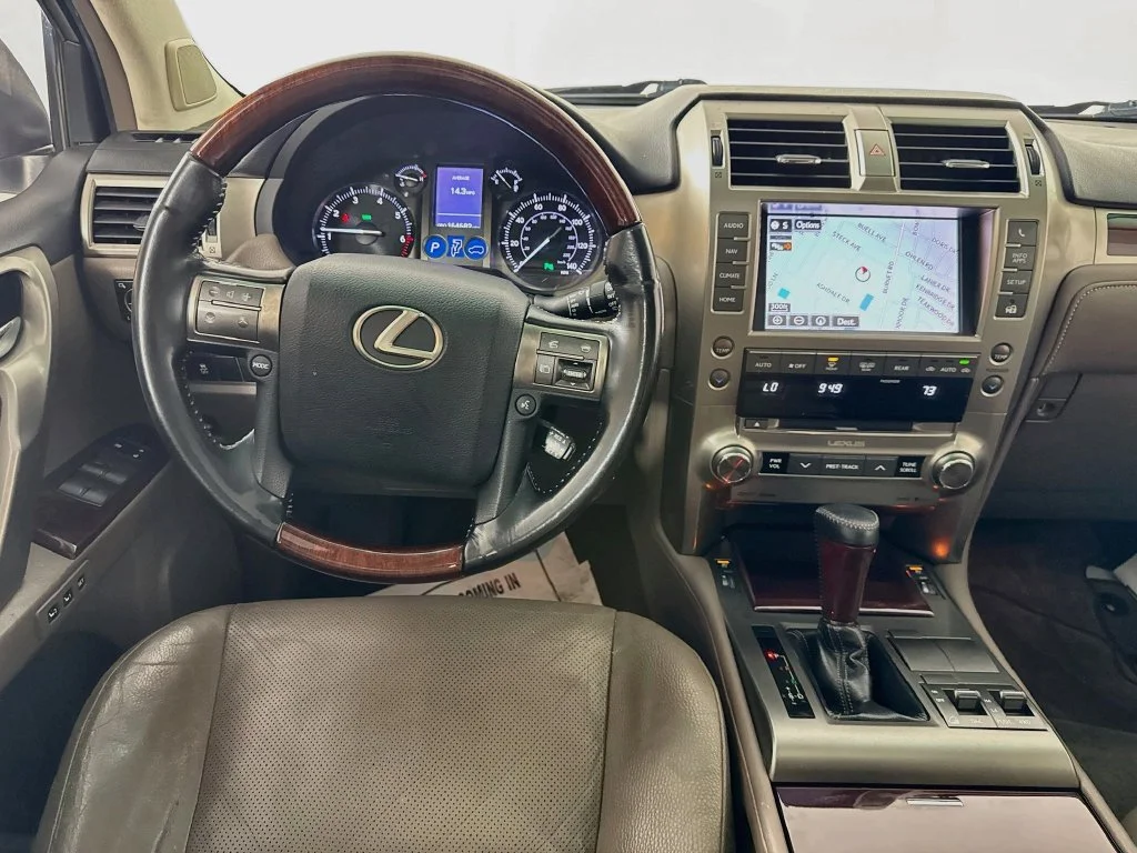 Used 2016 White Lexus 460 image 29
