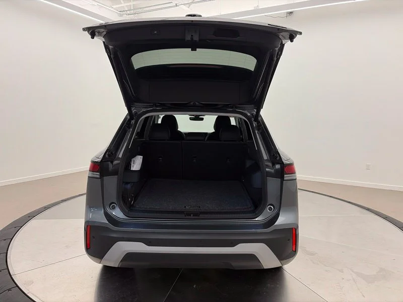 Used 2025 Gray Volkswagen 2.0T SE image 9