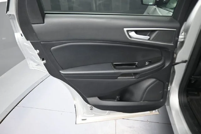 Used 2019 Silver Ford SEL image 26
