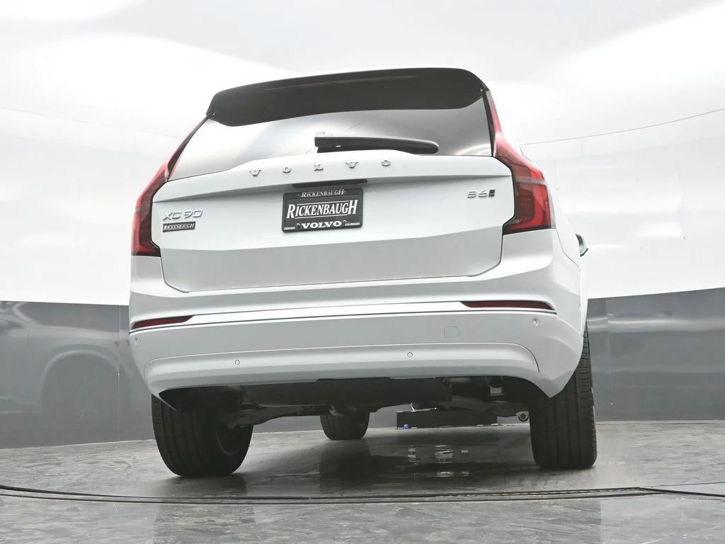 New 2026 Crystal White Volvo Plus image 25