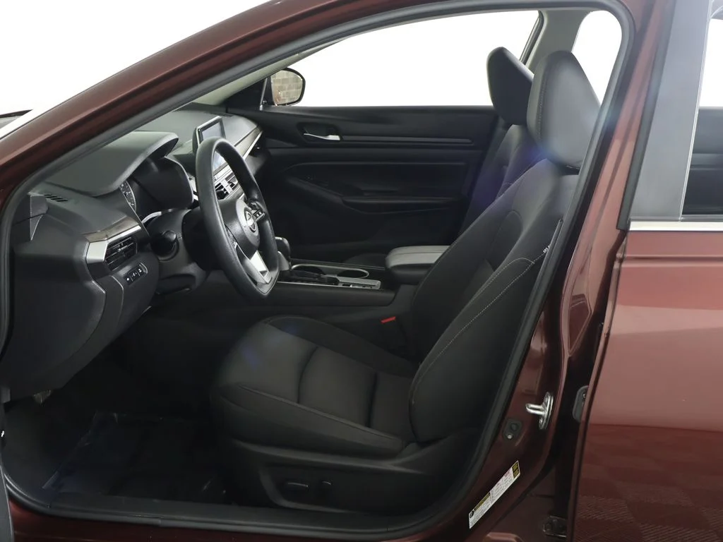 Used 2024 Red Nissan 2.5 SV image 21