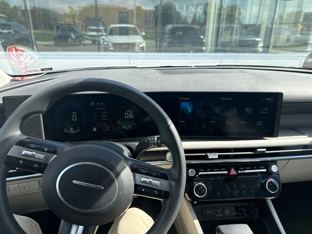 Used 2025 White Hyundai SEL image 8