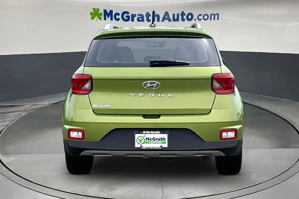 Used 2023 Green Hyundai SEL image 6