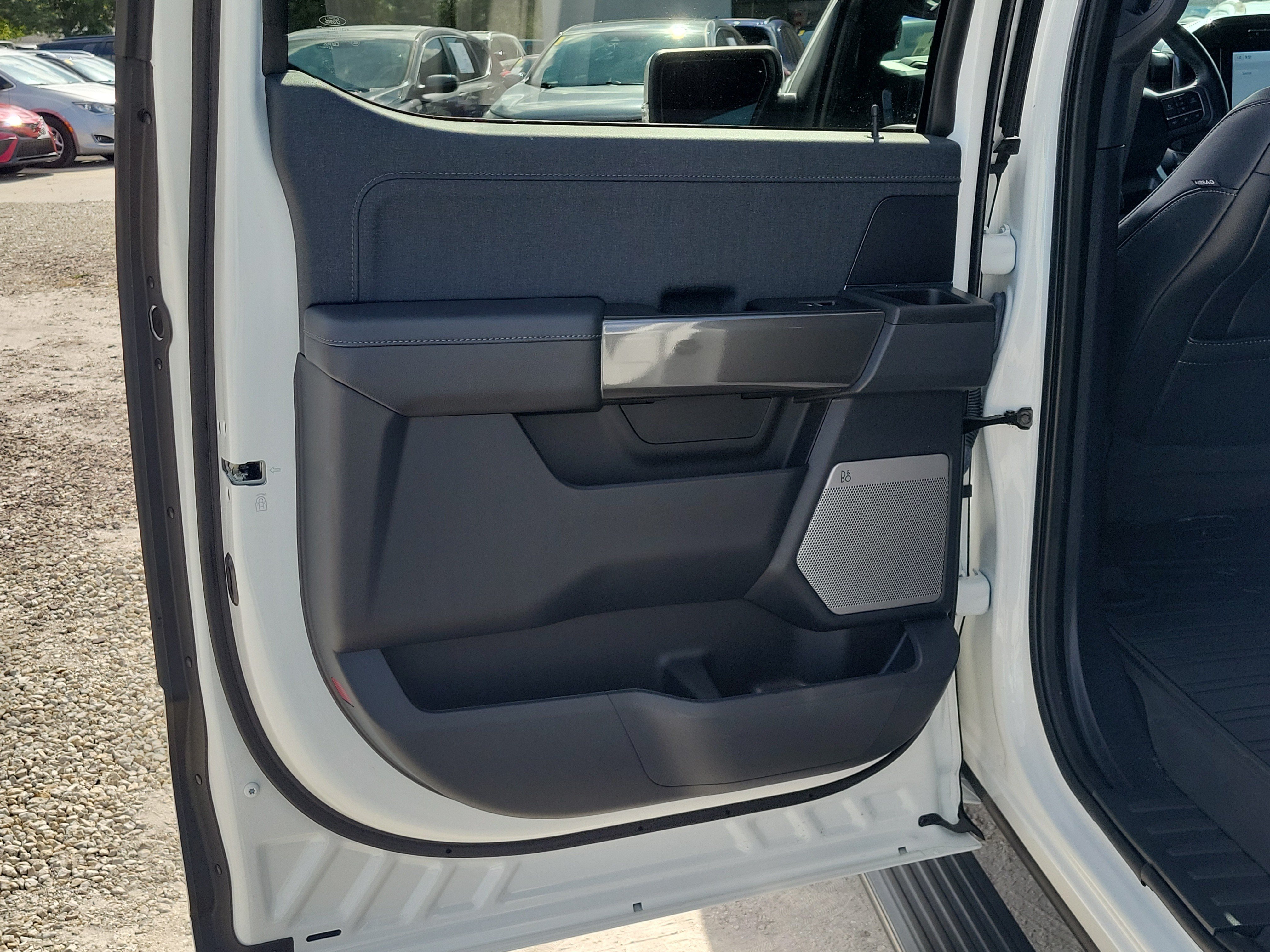 Used 2023 White Metallic Ford LARIAT image 13
