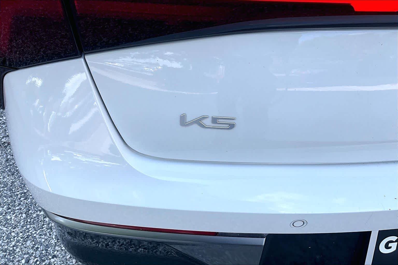 Used 2025 Snow White Pearl Kia LXS image 30