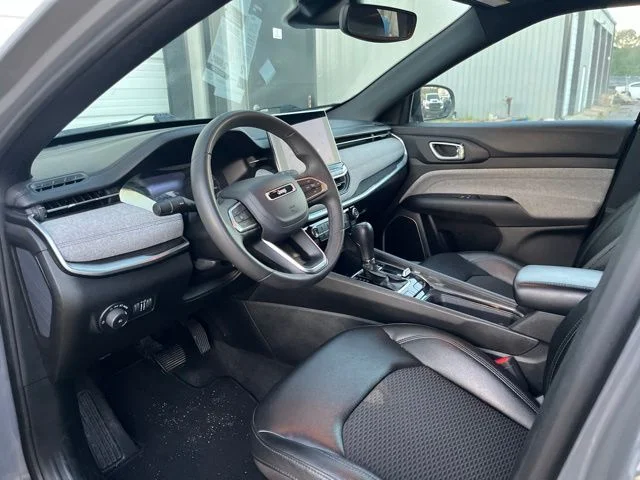 Used 2024 Gray Jeep Latitude image 5