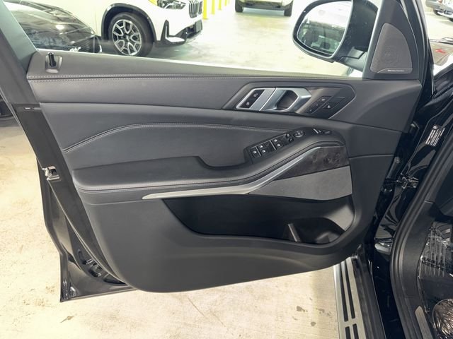 Used 2025 Black Sapphire Metallic BMW sDrive40i image 17