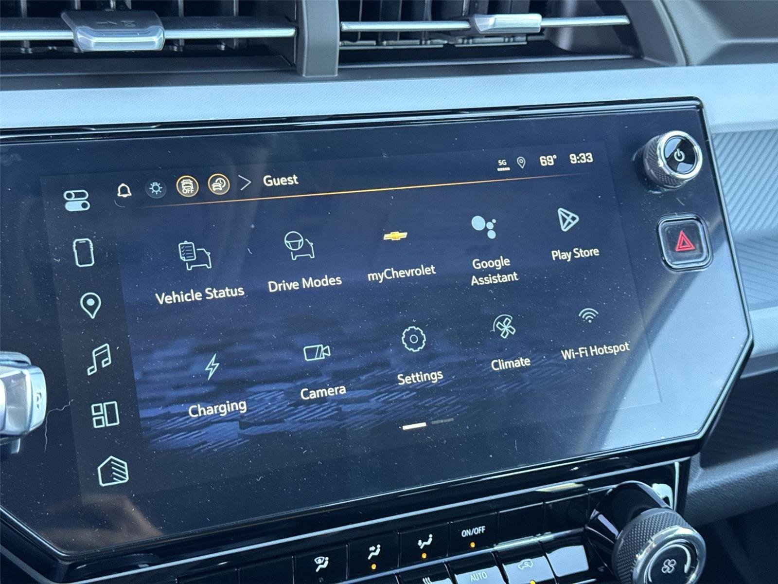 2027 Chevrolet Bolt LT - Photo 13
