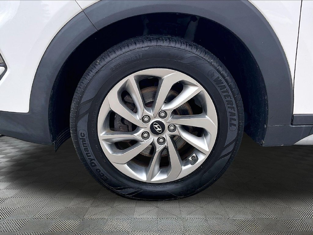 Used 2018 Dazzling White Hyundai SEL image 7
