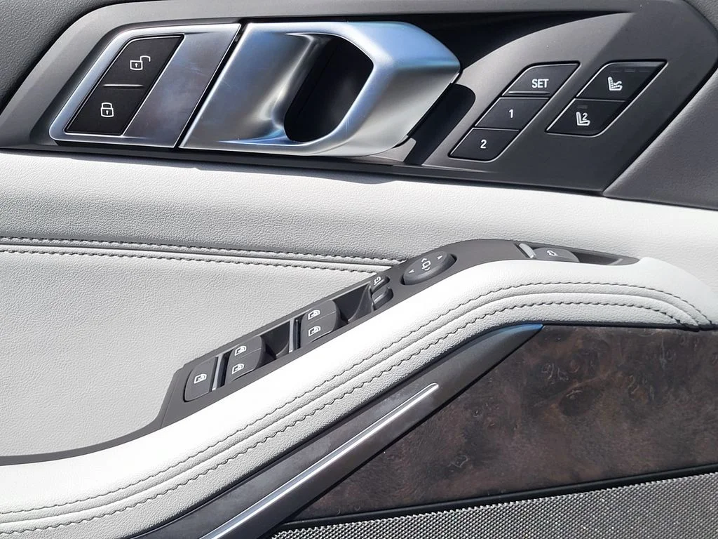New 2026 Skyscraper Grey Metallic BMW xDrive50e image 16