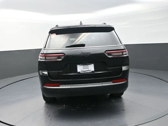New 2026 Diamond Black Crystal Pearlcoat Jeep Limited image 8