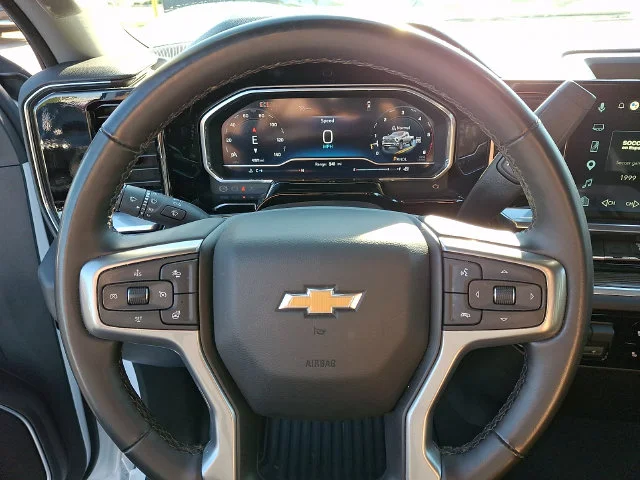 Used 2025 White Chevrolet LT image 19