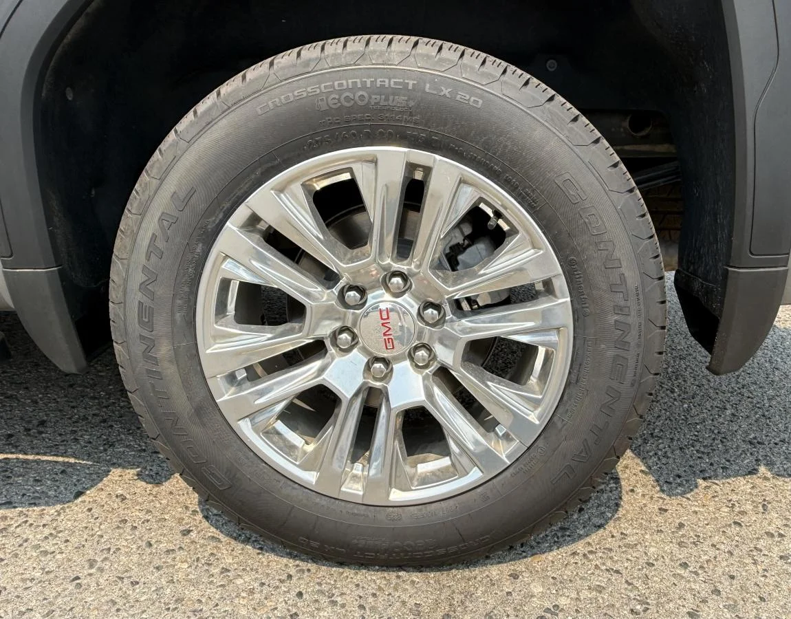 Used 2025 Silver GMC Denali image 10