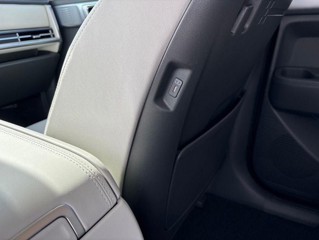 New 2026 White Hyundai SE image 36