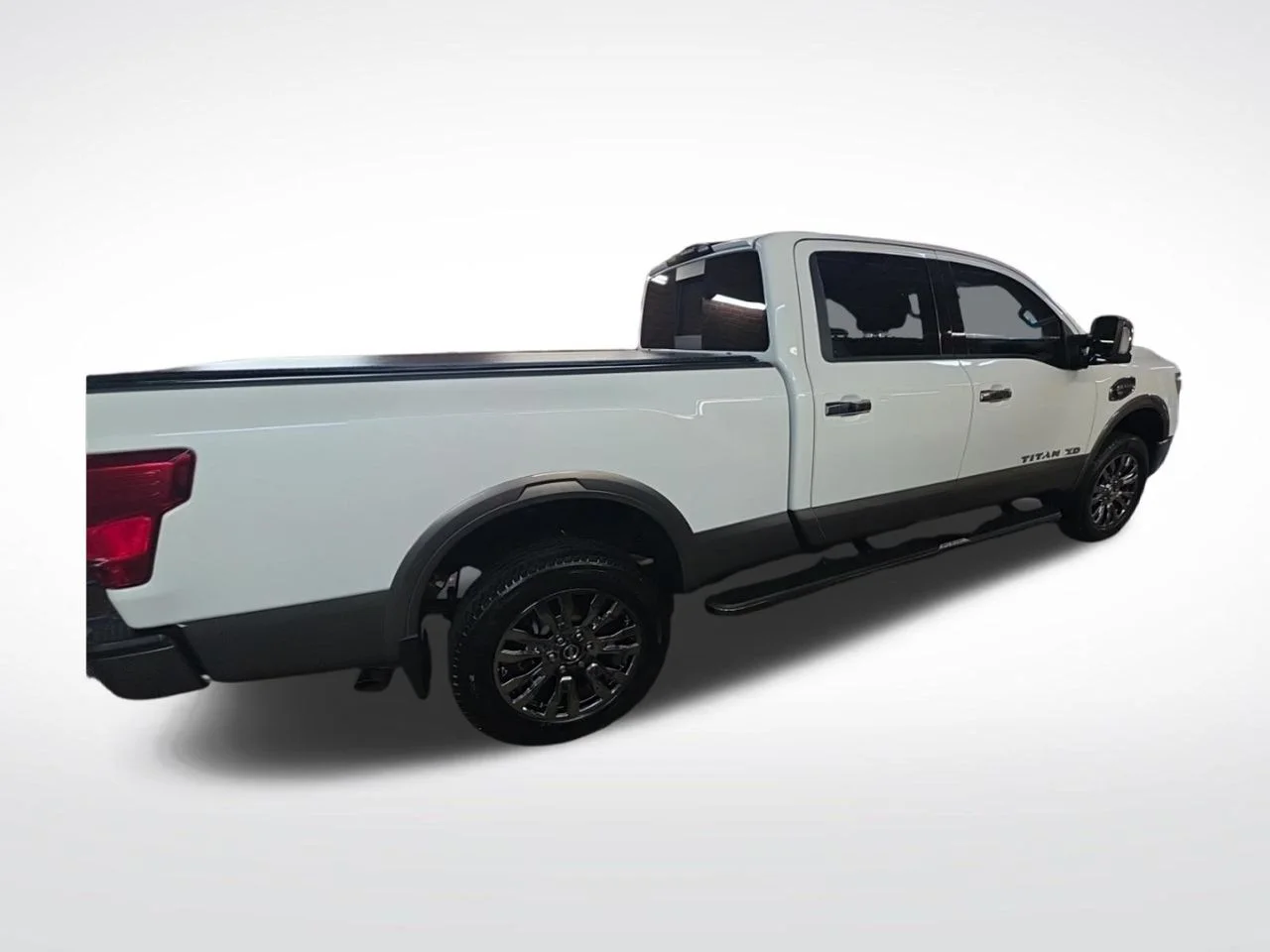 Used 2019 White Nissan Platinum Reserve image 7