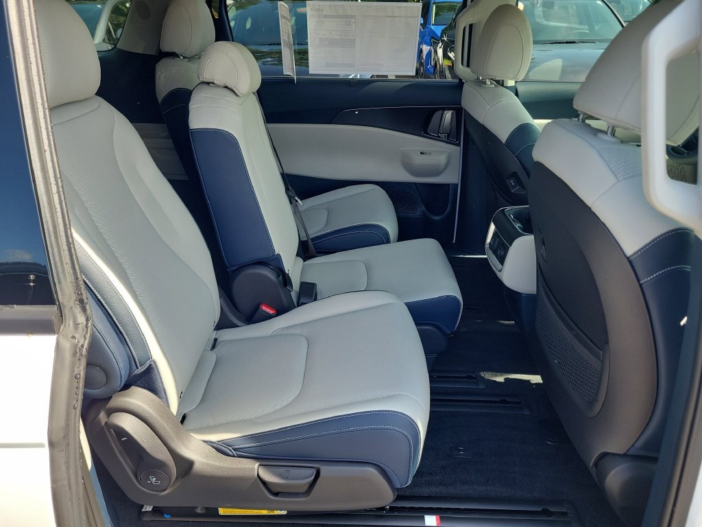 New 2026 Snow White Pearl Kia SX Prestige image 12