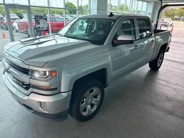 Used 2017 SILVER ICE METALLIC Chevrolet LT image 3