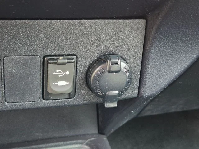 Used 2015 White Toyota XLE image 18
