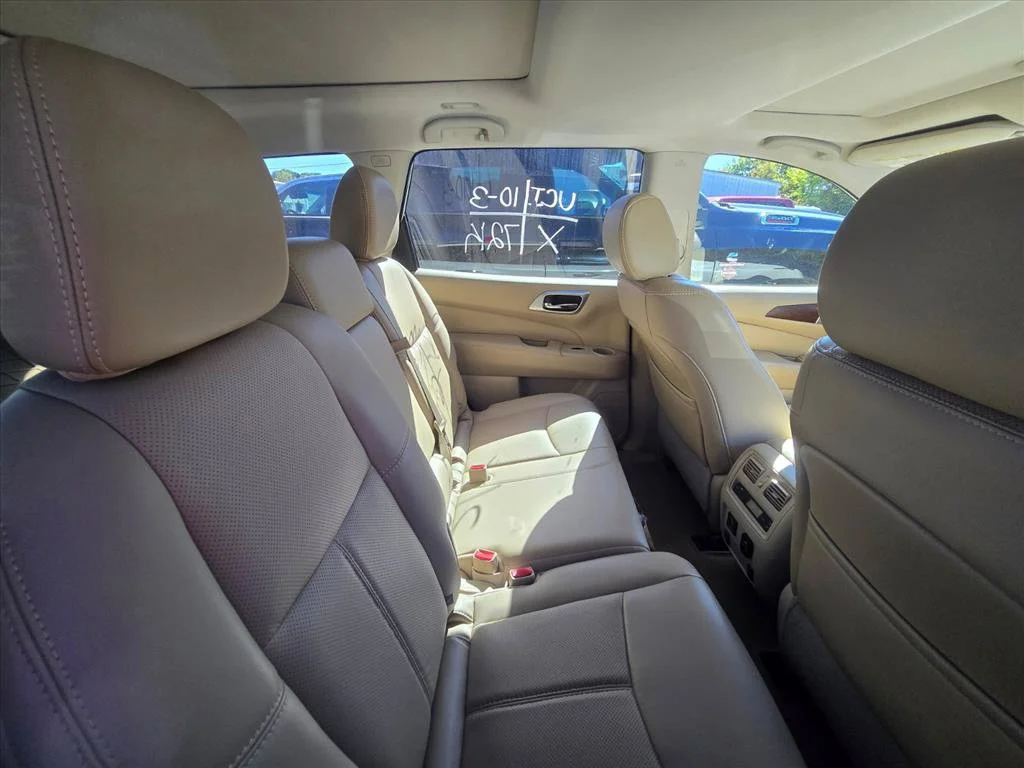 Used 2018 White Nissan Platinum image 8