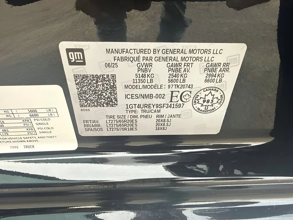 Used 2025 Onyx Black GMC Denali image 36