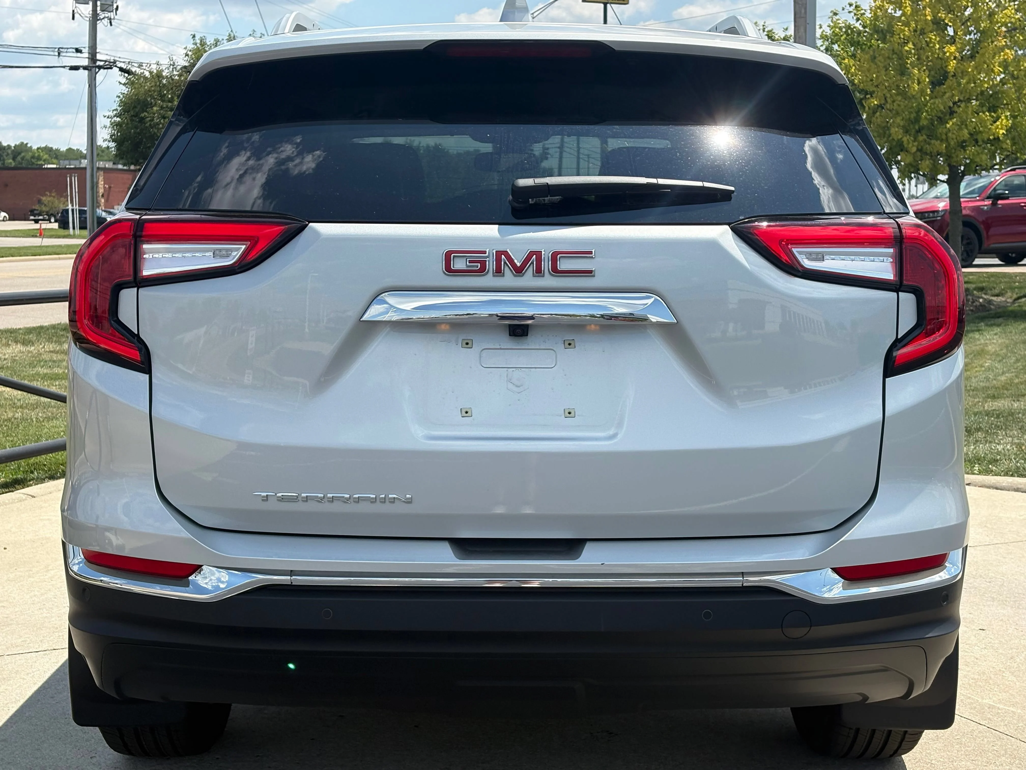Used 2022 QUICKSILVER METALLIC GMC SLT image 6