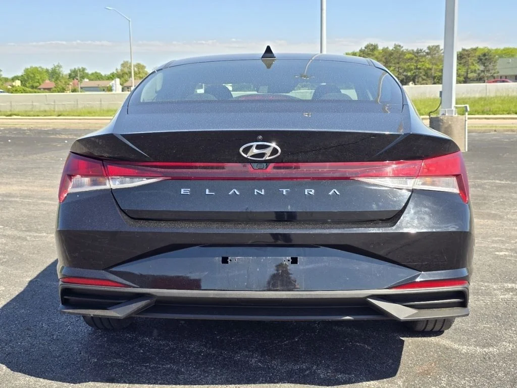 Used 2022 Black Hyundai SEL image 14