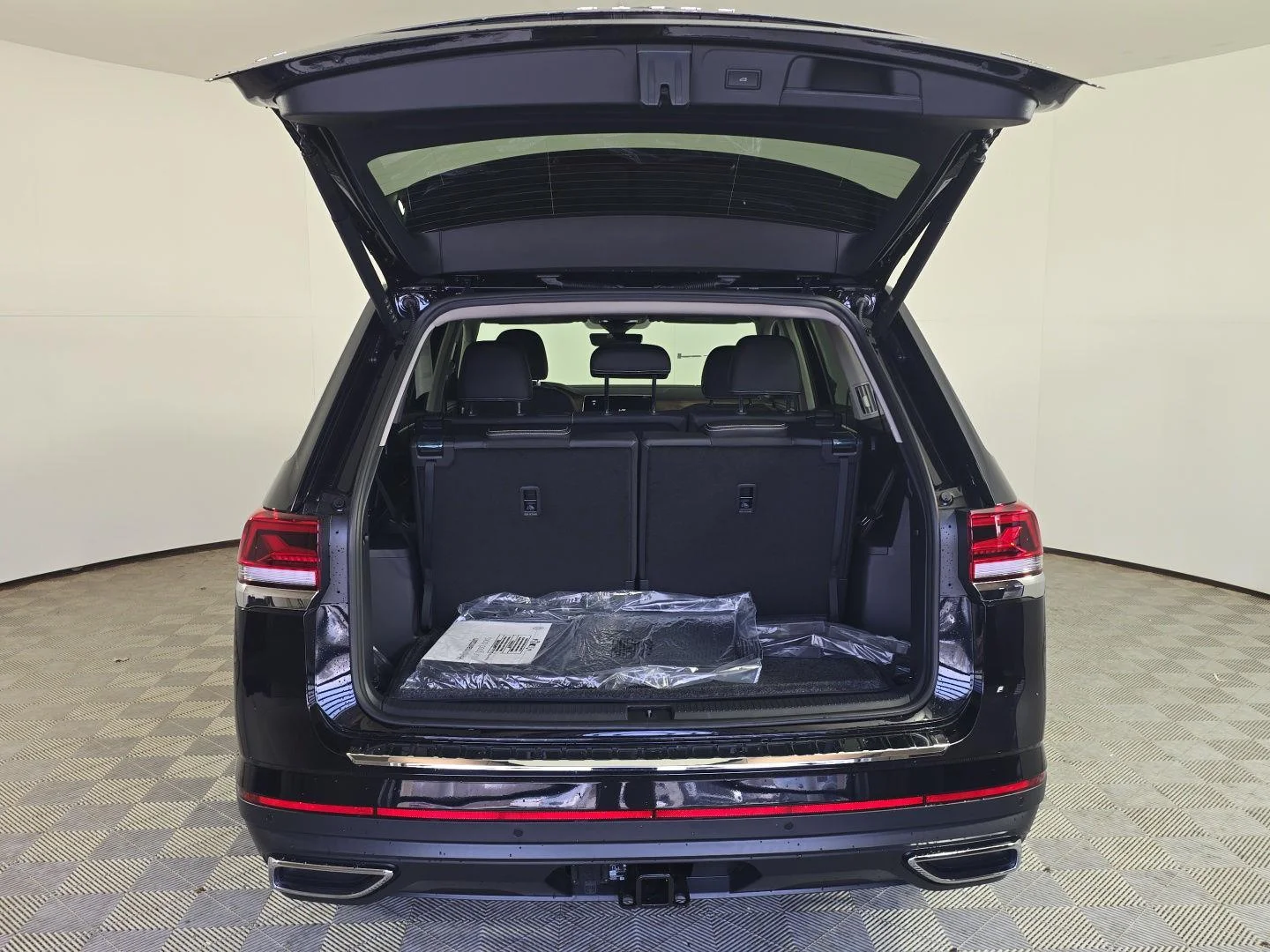 New 2026 Deep Black Pearl Volkswagen 2.0T SE w/Technology image 12