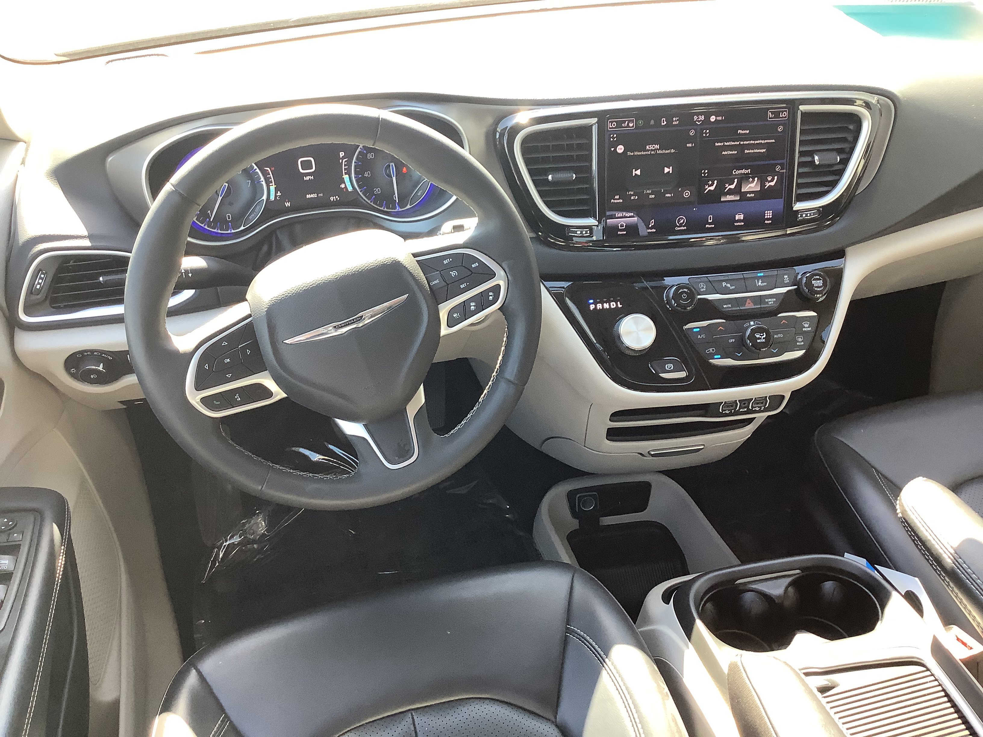 Used 2024 Black Chrysler Touring L image 11