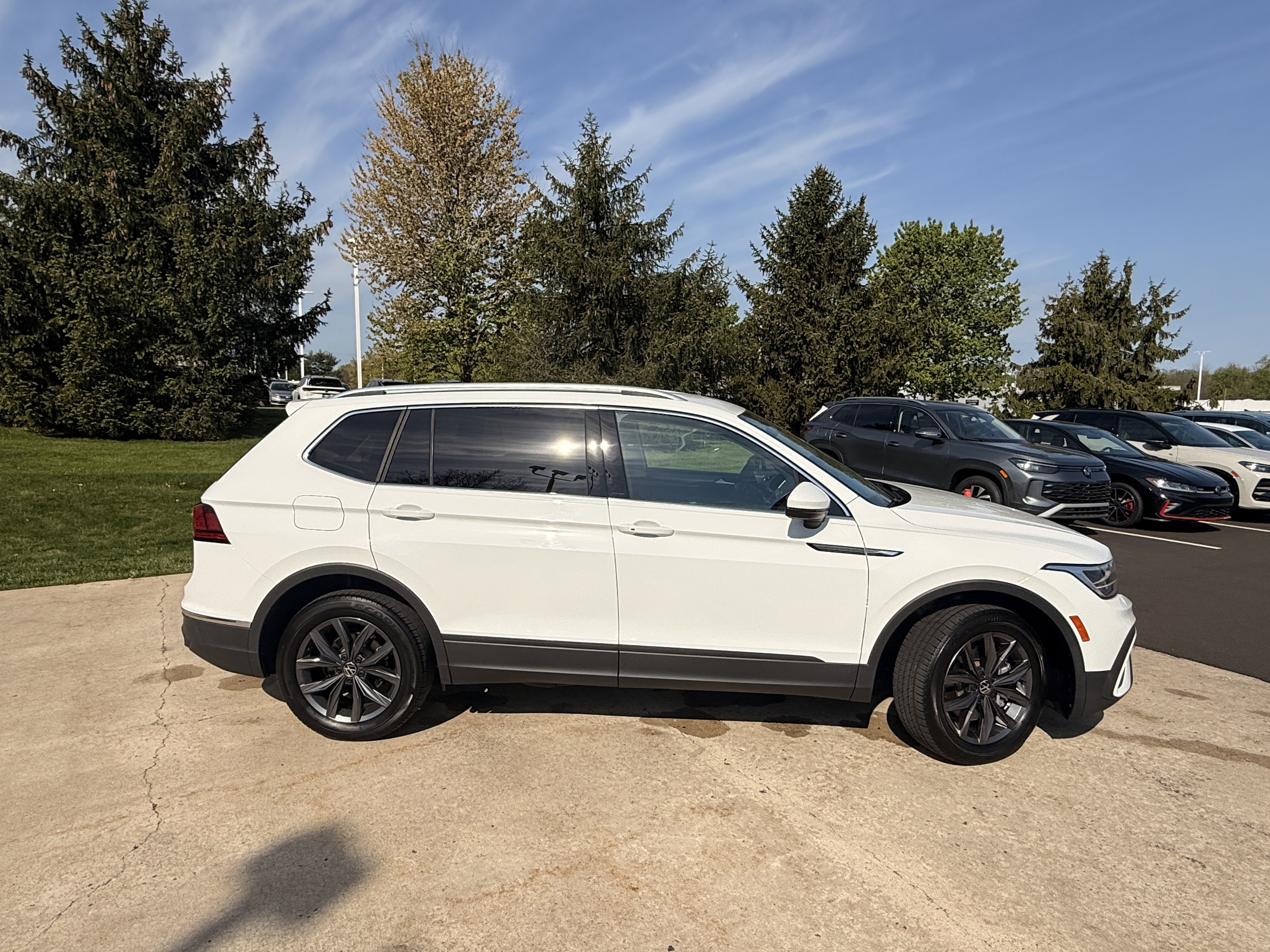 Used 2022  Volkswagen SE image 14