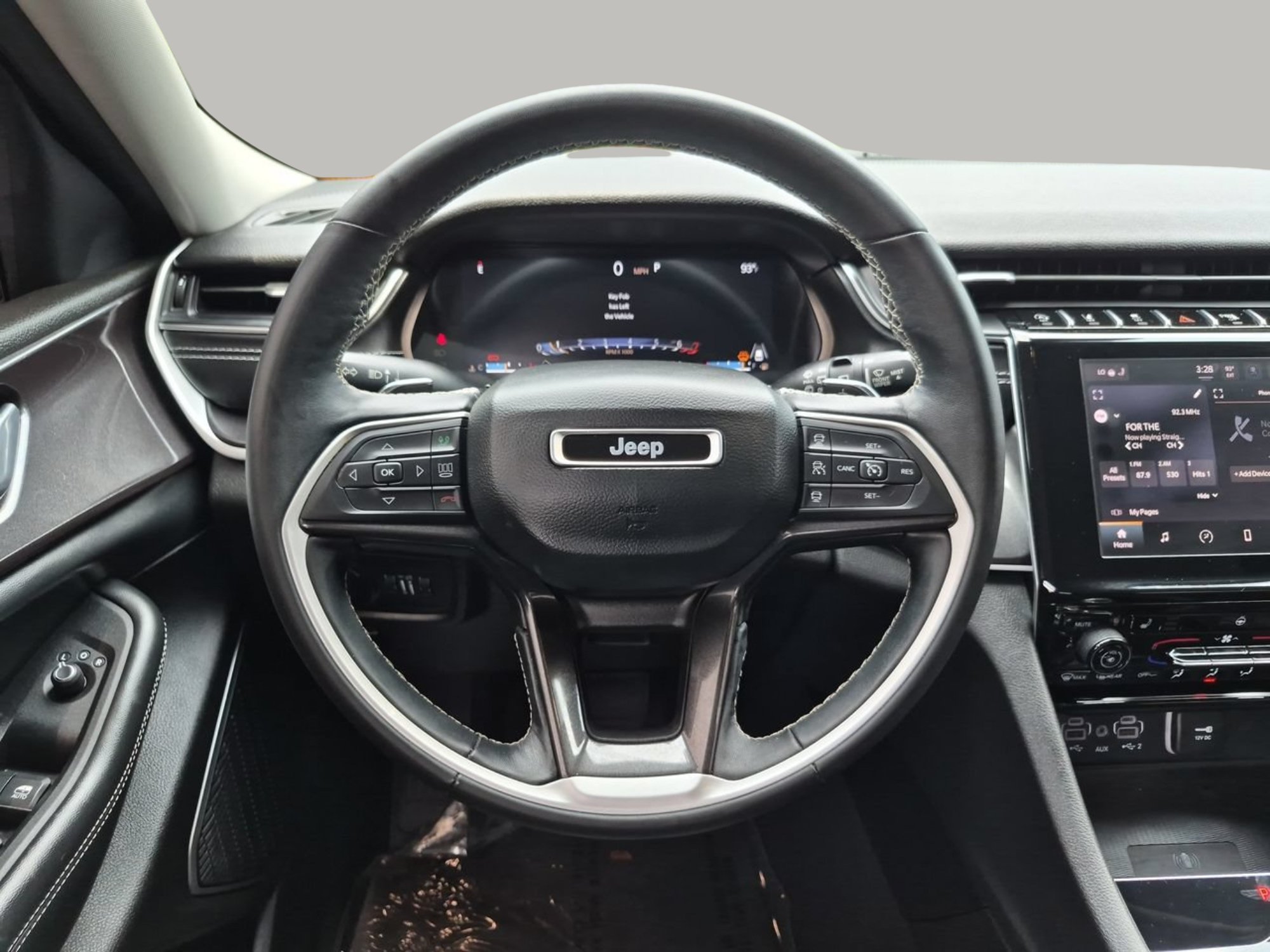 Used 2022 Diamond Black Crystal Pearlcoat Jeep Laredo image 23