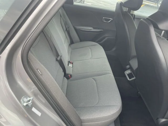 2025 Kia K4 LXS - Photo 37