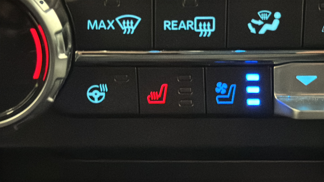 Used 2025 Agate Black Metallic Ford Lariat image 31