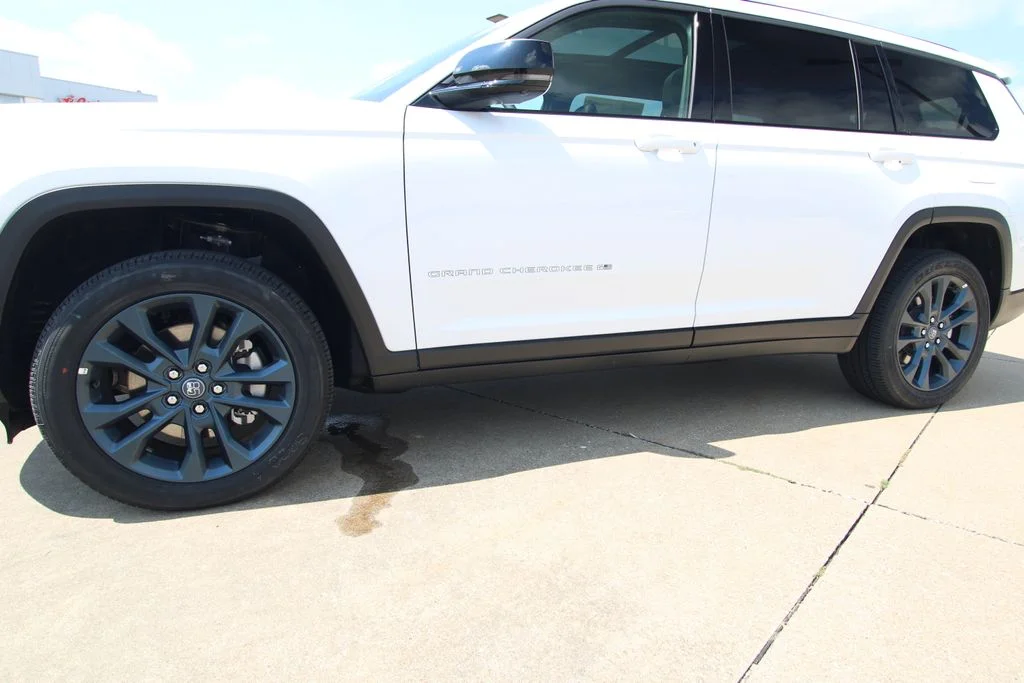 New 2026 Bright White Clear-Coat Exterior Paint Jeep Limited image 11