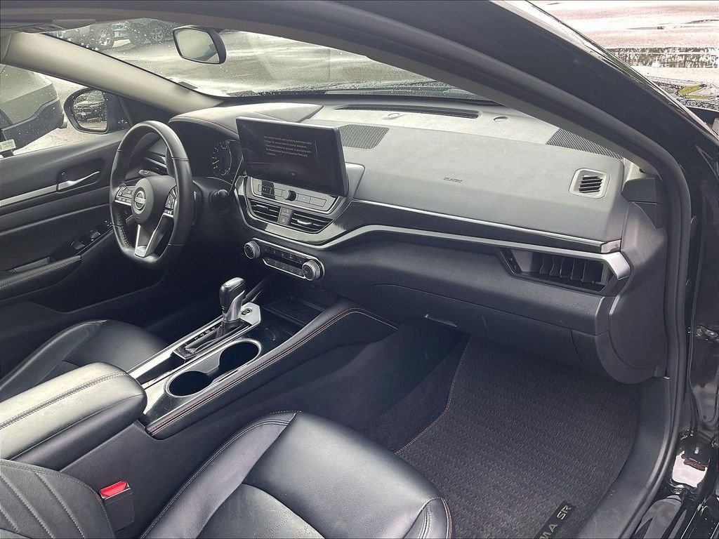 Used 2024 Black Nissan 2.5 SR image 14