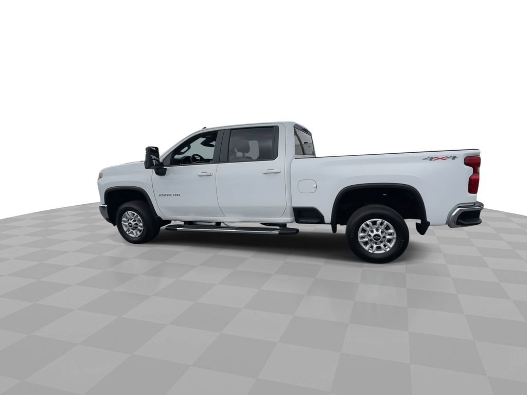 Used 2025 Summit White Chevrolet LT image 5