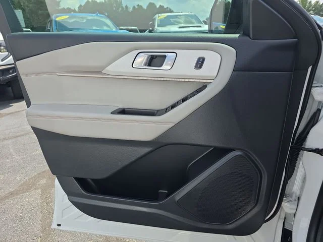 Used 2025 White Ford Active image 23