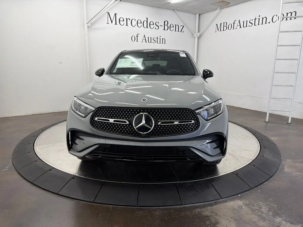 New 2027 White Mercedes-Benz GLC 300 image 2