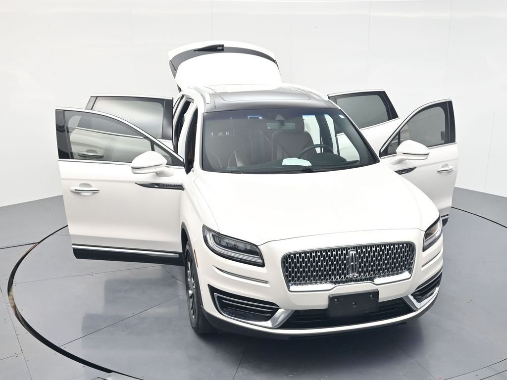 Used 2019 White Platinum Clearcoat Metallic Lincoln Reserve image 51