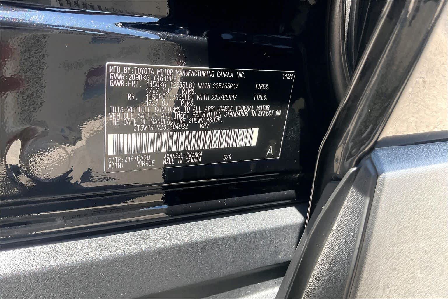 Used 2025 Midnight Black Metallic Toyota XLE image 35