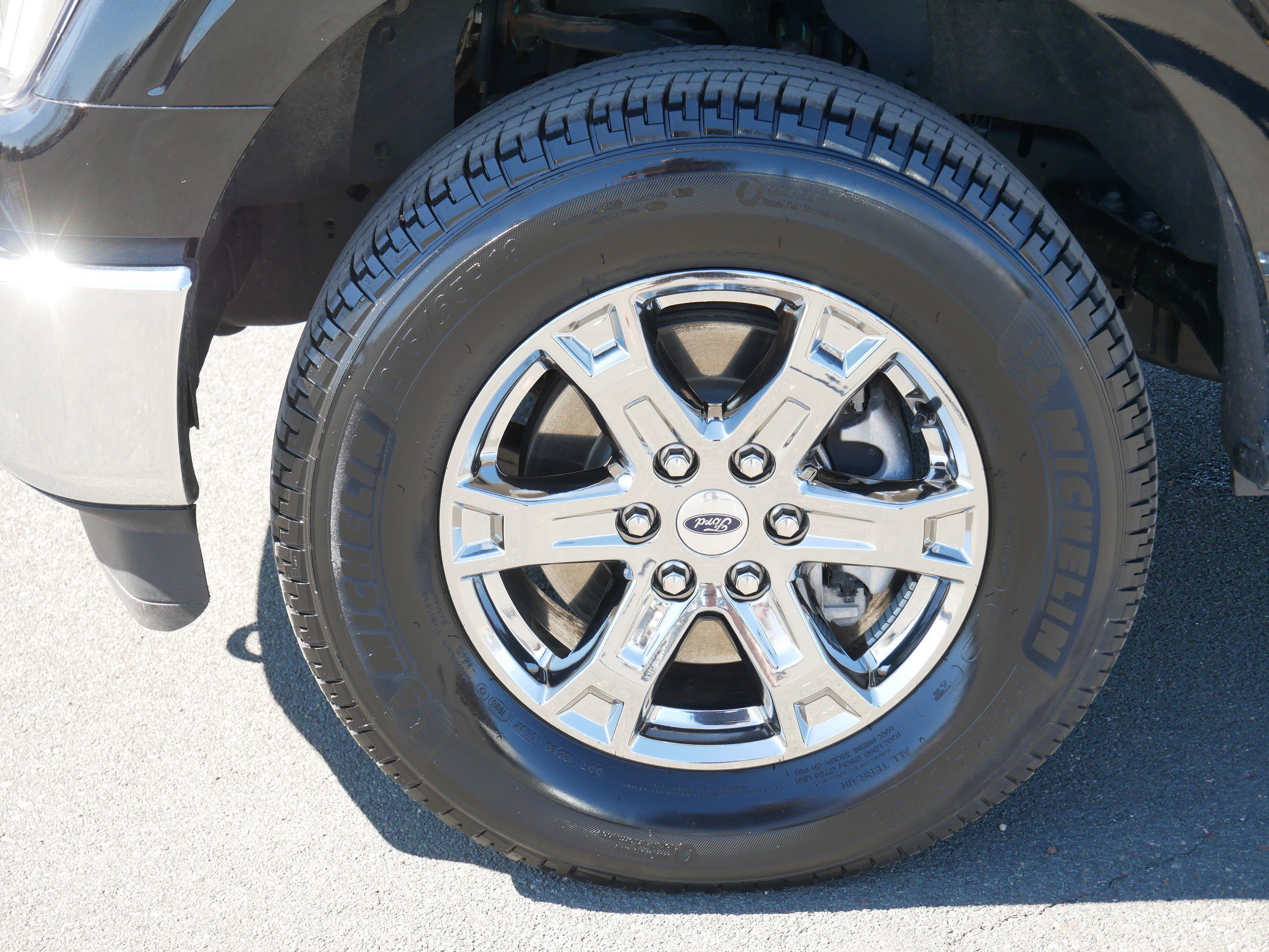 Used 2023 Black Ford XLT image 9